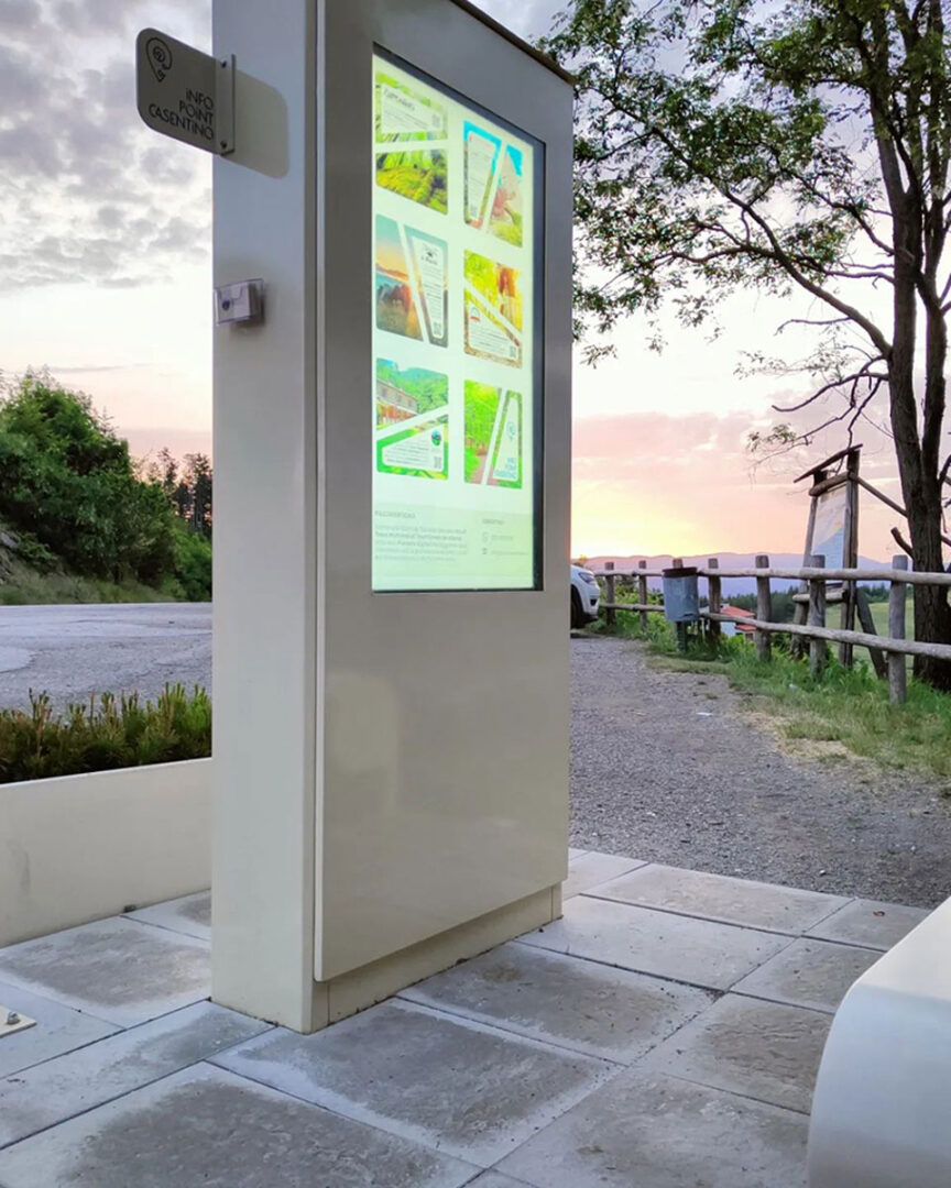 Monolit - Kiosk Outdoor